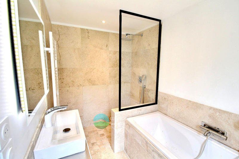 Propriété - 408 m² - 15 pièces