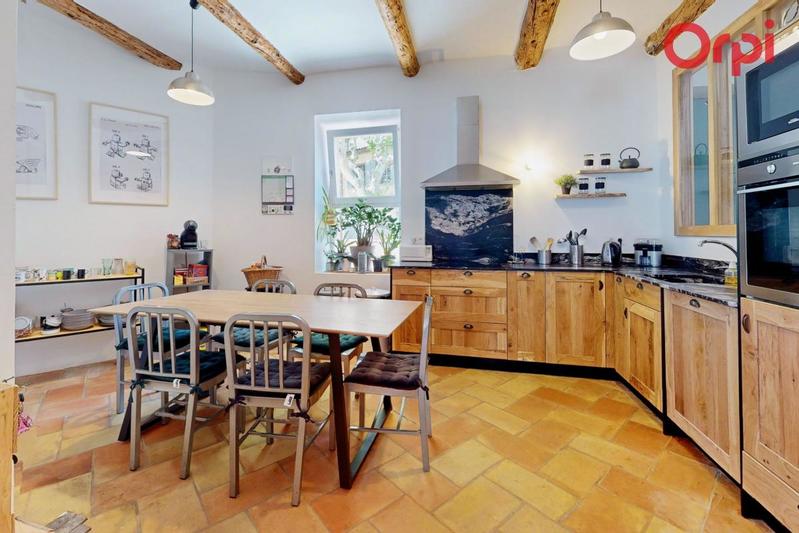 Maison - 245 m² - 6 pièces