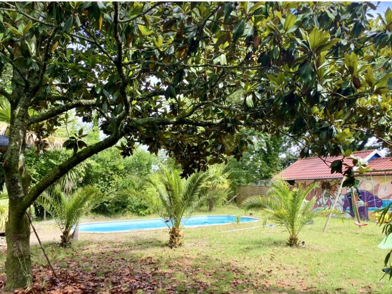 Propriété - 320 m² - 10 pièces