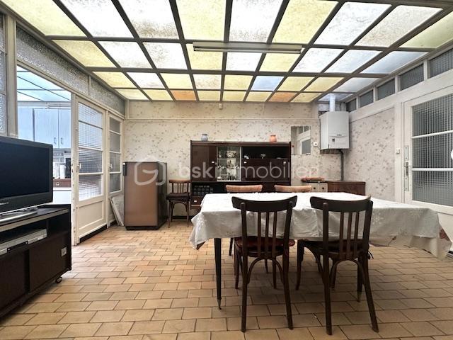 Maison - 270 m² - 8 pièces