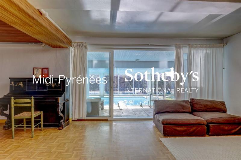 Maison - 325 m² - 6 pièces