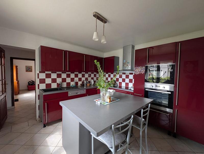 Maison - 180 m² - 7 pièces