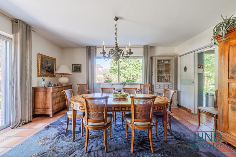 Maison - 280 m² - 8 pièces