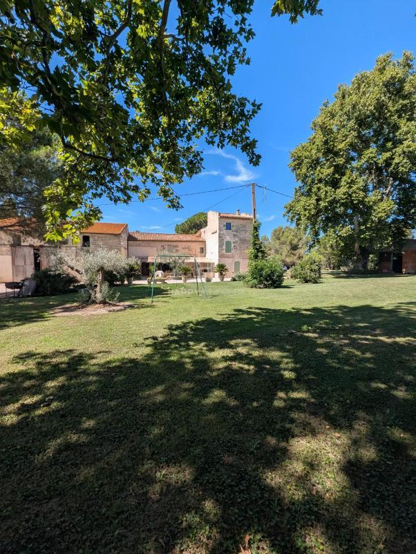 Mas - 450 m² - 5 pièces