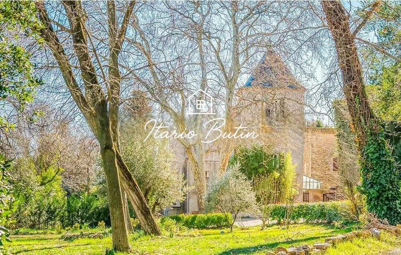 Maison - 415 m² - 14 pièces