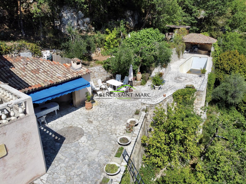 Maison - 221 m² - 5 pièces