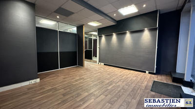 Local commercial - 76 m² - 6 pièces