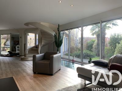 Maison de maîtres - 358 m² - 7 pièces