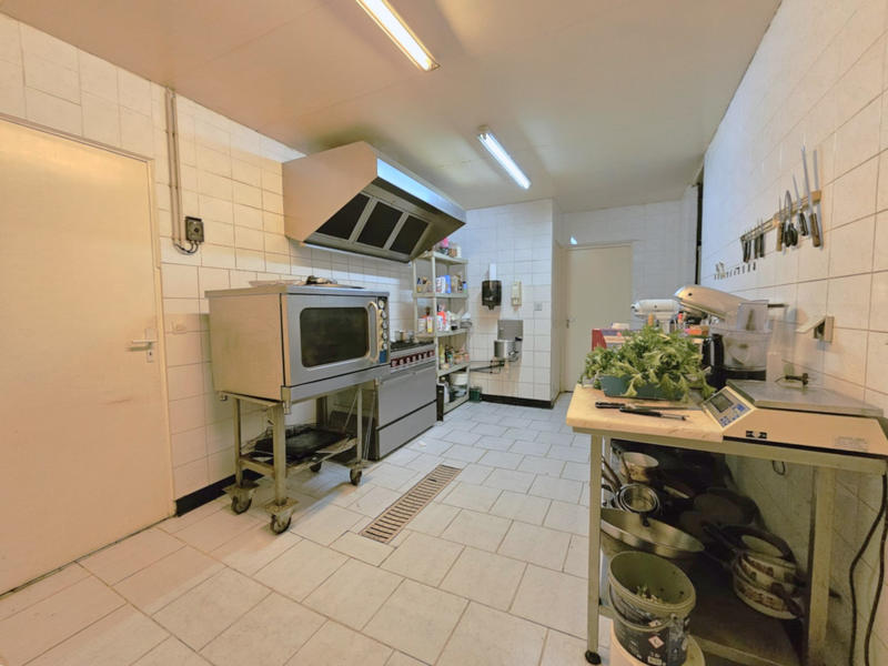 Maison - 400 m² - 18 pièces