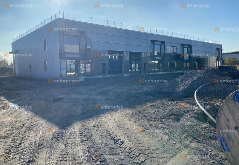 Local d'activité / Entrepôt - 229 m²