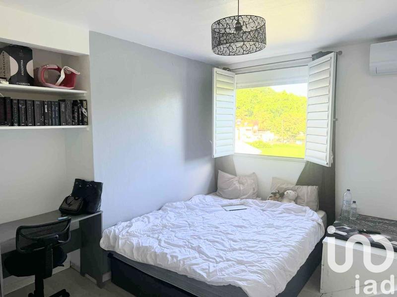 Maison - 230 m² - 8 pièces