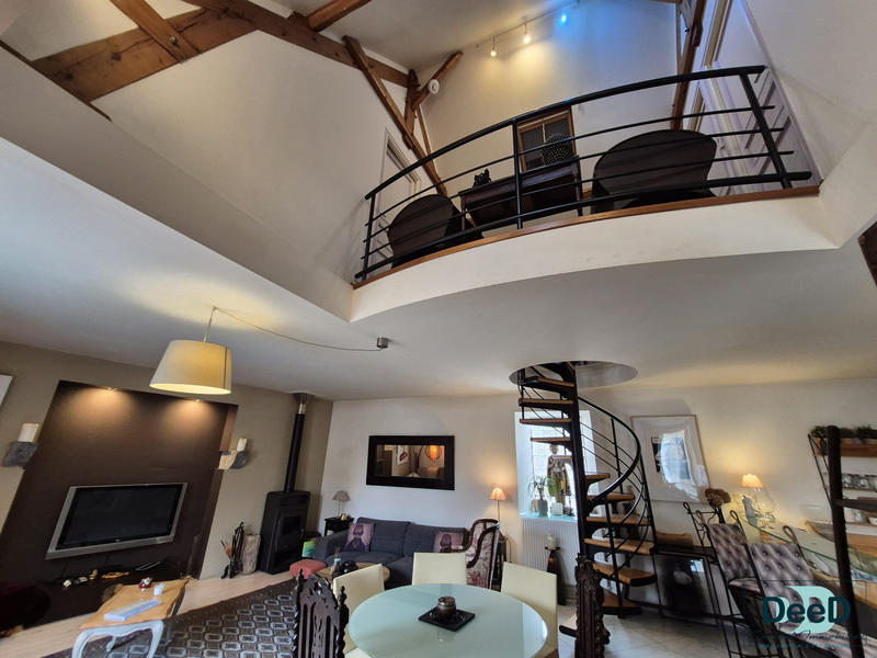 Maison traditionnelle - 221 m² - 7 pièces