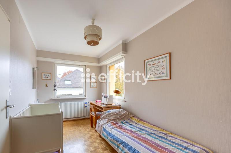 Maison - 288 m² - 9 pièces