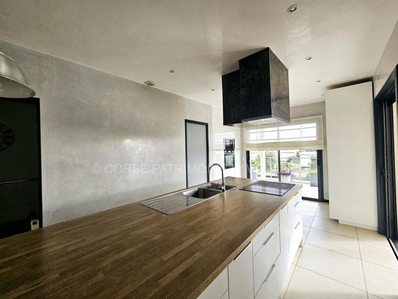 Maison - 206 m² - 7 pièces