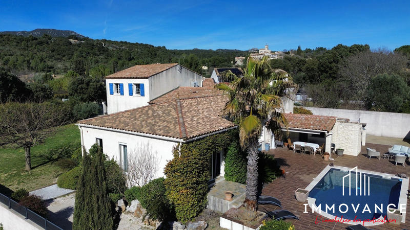 Villa - 251 m² - 8 pièces