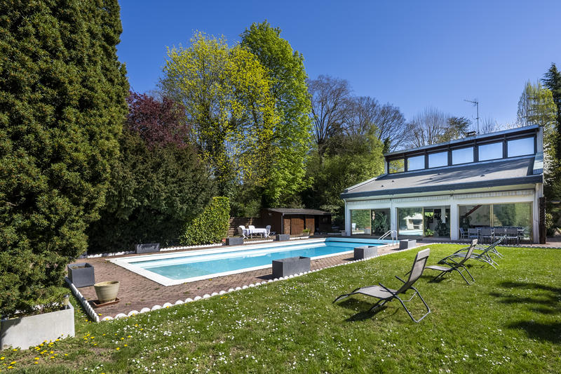 Maison - 753 m² - 15 pièces