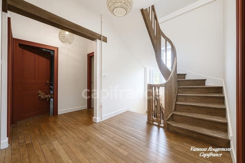 Maison - 225 m² - 8 pièces