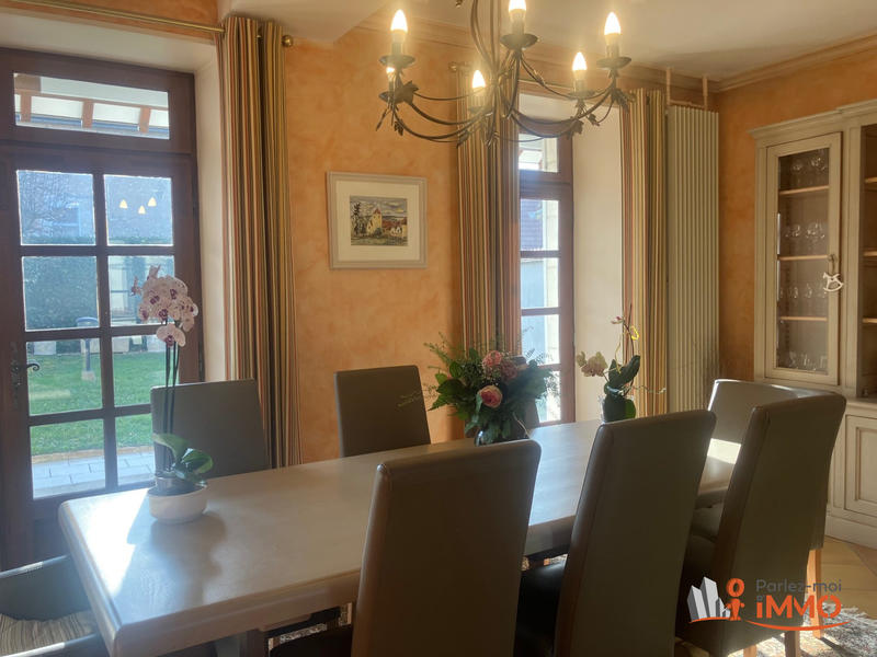 Maison - 187 m² - 8 pièces