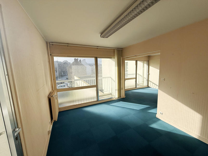 Bureau - 92 m² - 6 pièces