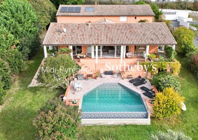 Maison - 215 m² - 7 pièces