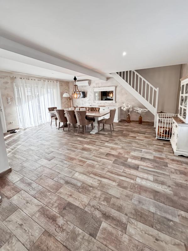 Maison - 209 m² - 8 pièces