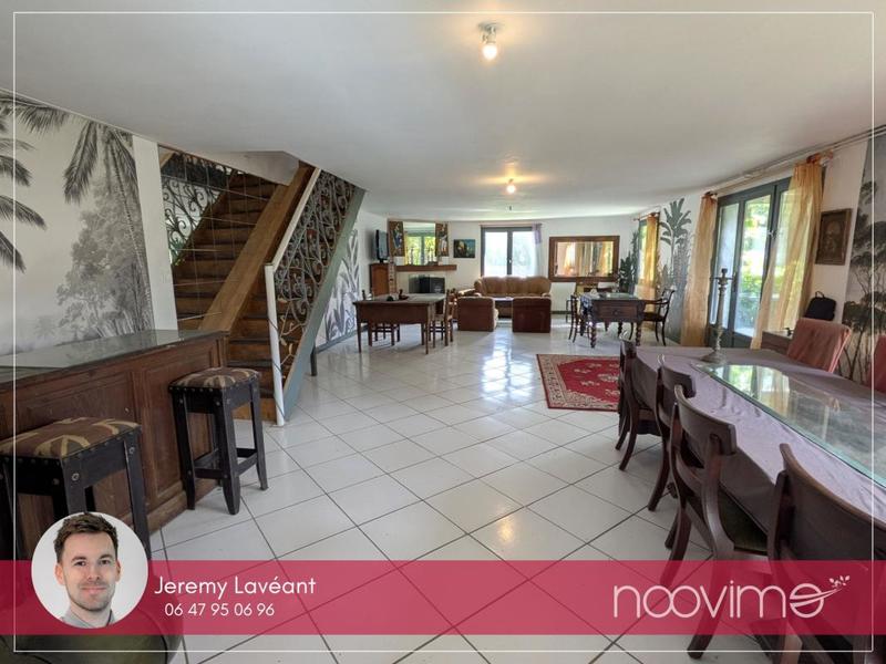 Maison - 206 m² - 8 pièces