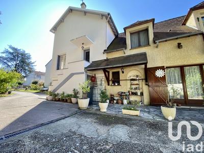 Maison - 200 m² - 8 pièces