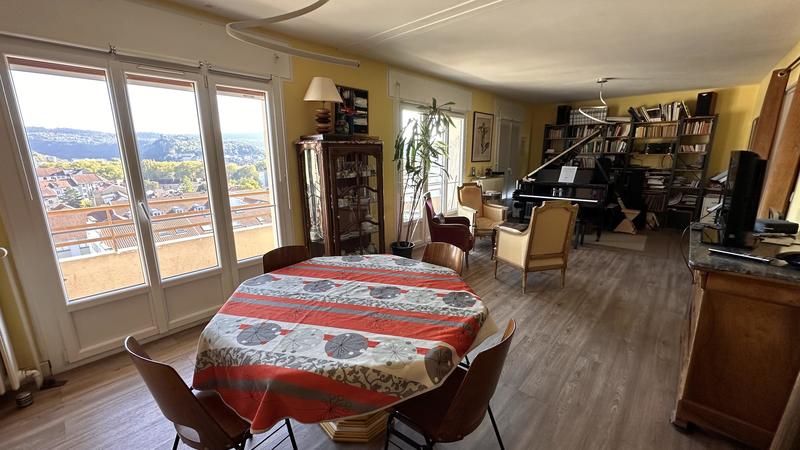 Appartement - 133 m² - 6 pièces