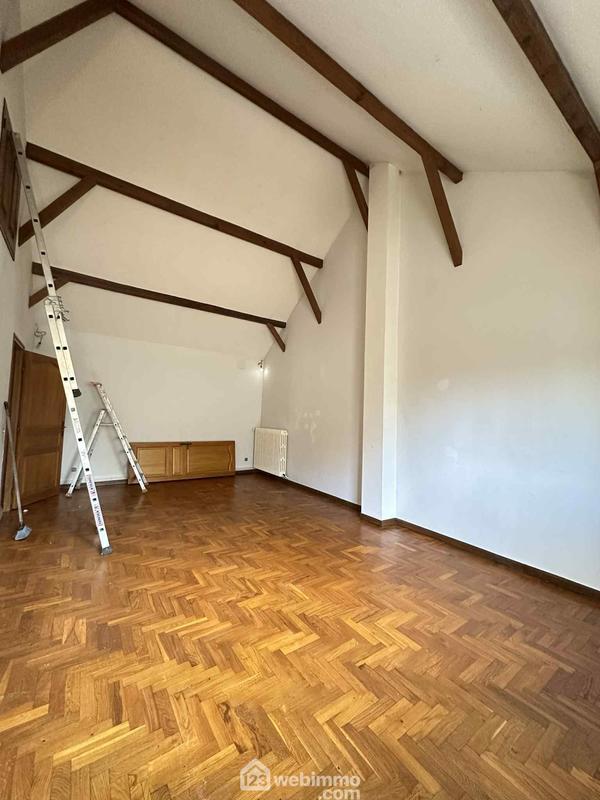 Maison - 228 m² - 7 pièces