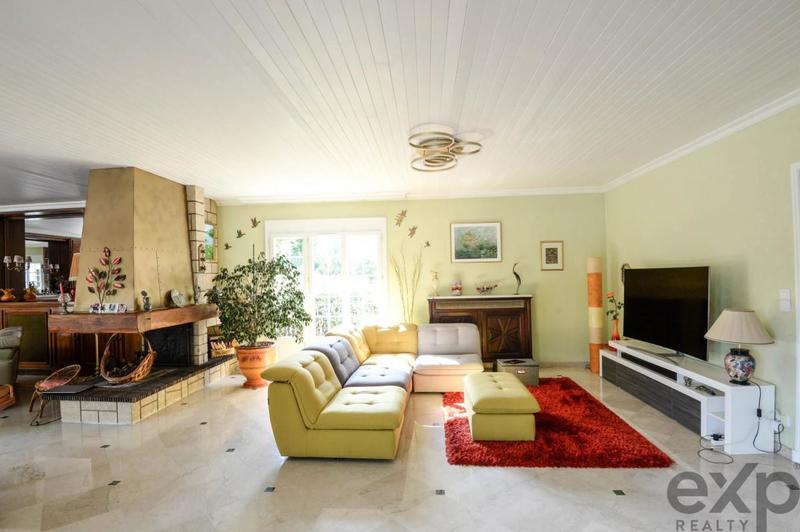 Propriété - 318 m² - 10 pièces