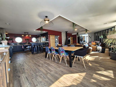 Maison - 215 m² - 5 pièces