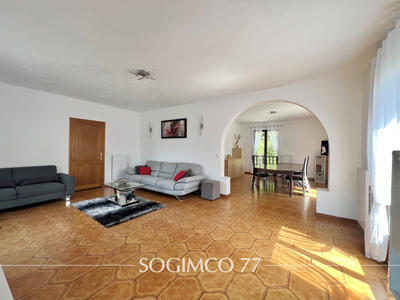 Maison - 183 m² - 8 pièces