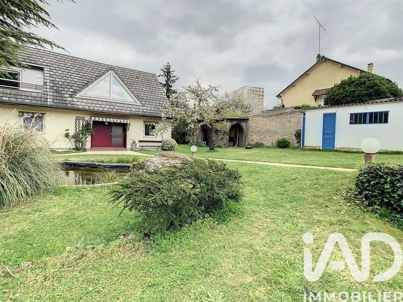 Maison - 205 m² - 8 pièces