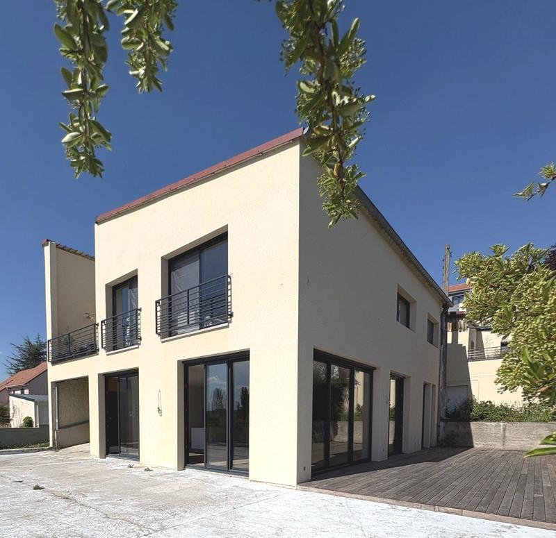 Loft - 126 m² - 3 pièces