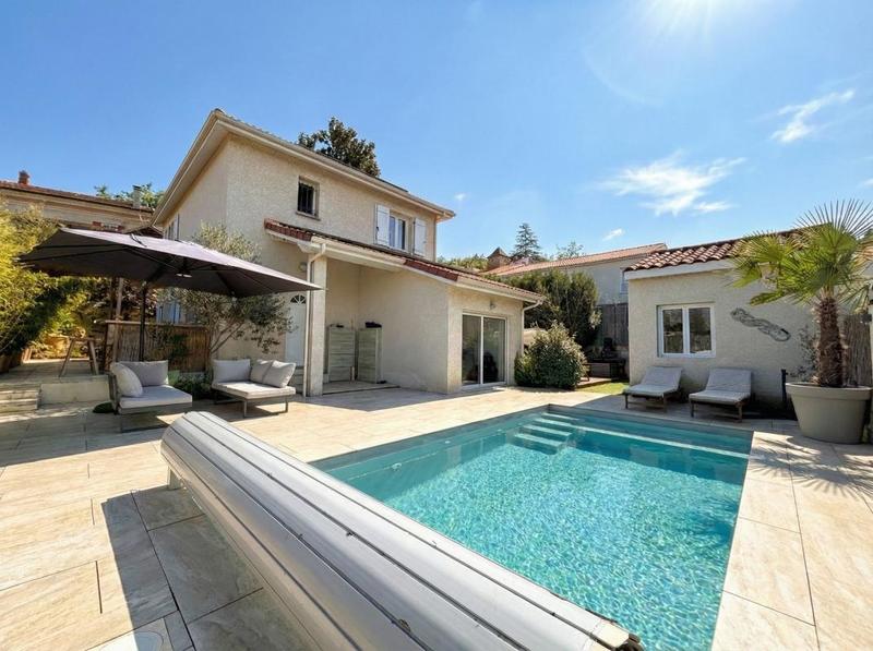 Pavillon - 110 m² - 5 pièces