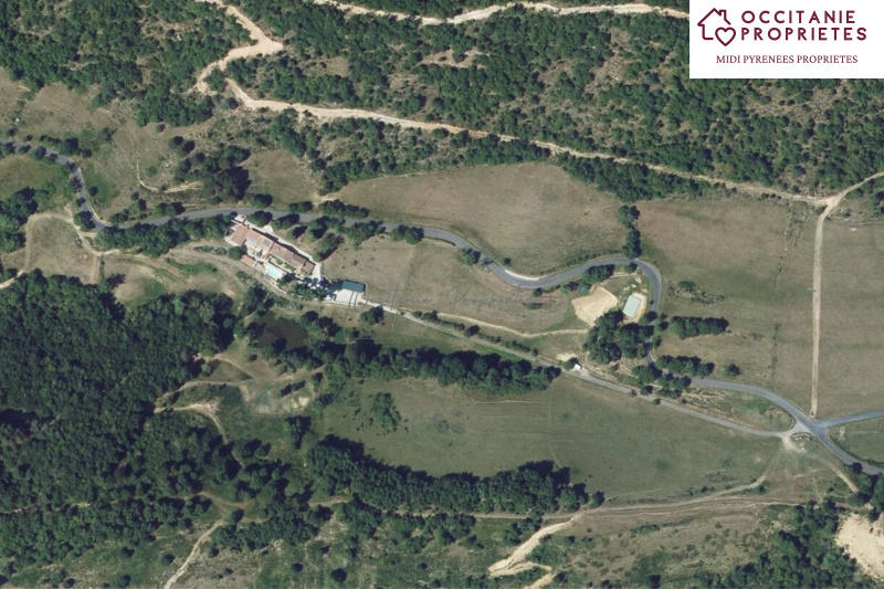 Propriété - 700 m² - 23 pièces