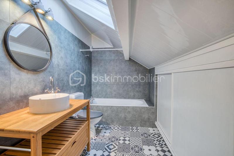 Maison - 212 m² - 6 pièces