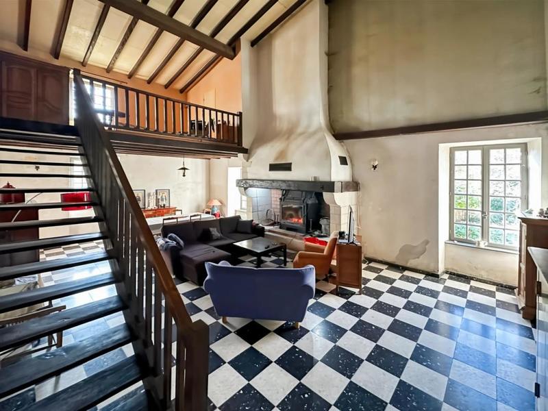 Maison - 400 m² - 15 pièces