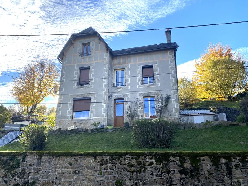 Maison ancienne - 165 m² - 8 pièces