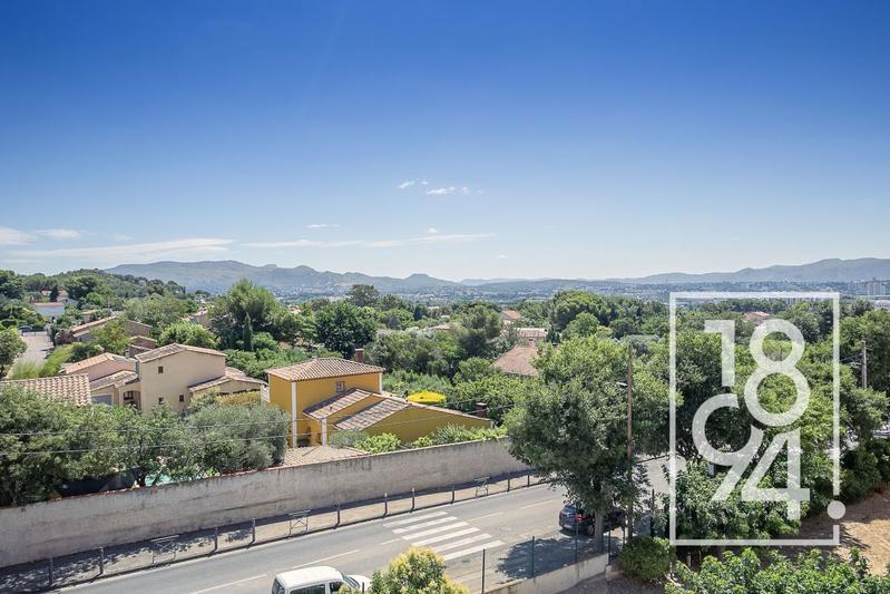 Appartement - 100 m² - 5 pièces