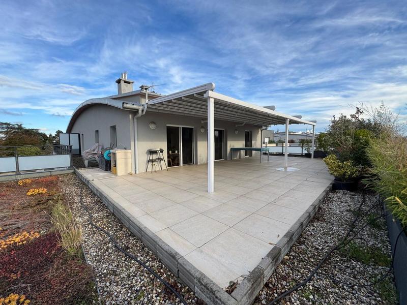 Appartement - 120 m² - 2 pièces