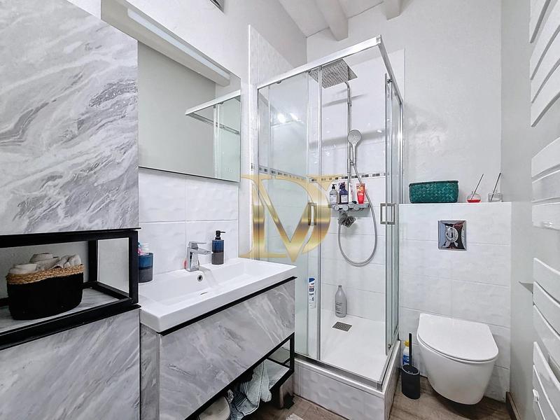 Maison - 250 m² - 10 pièces