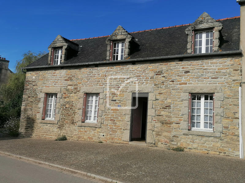 Maison - 92 m² - 6 pièces