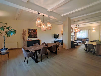 Maison - 270 m² - 11 pièces