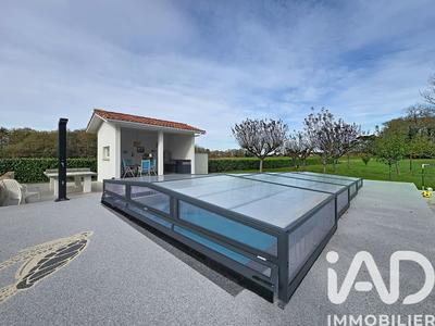 Maison - 330 m² - 13 pièces