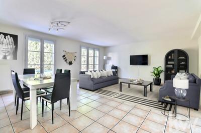 Maison - 243 m² - 9 pièces