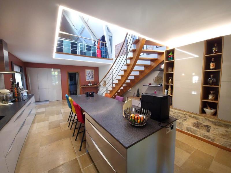 Maison - 285 m² - 10 pièces