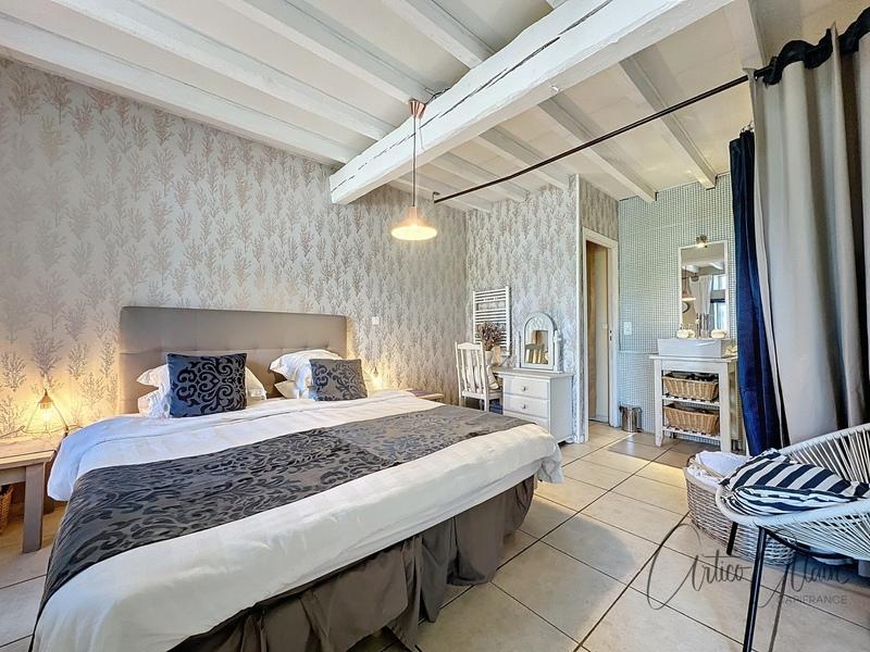 Maison en pierre - 676 m² - 11 pièces