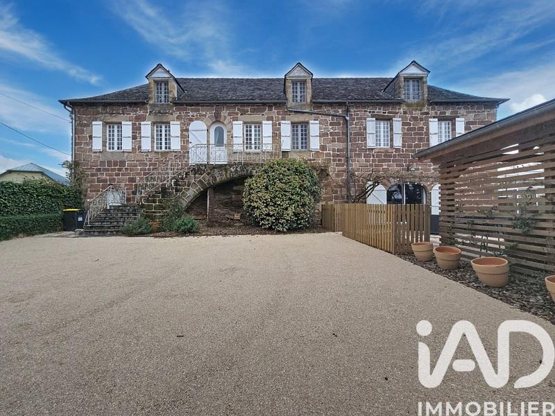 Maison - 368 m² - 10 pièces