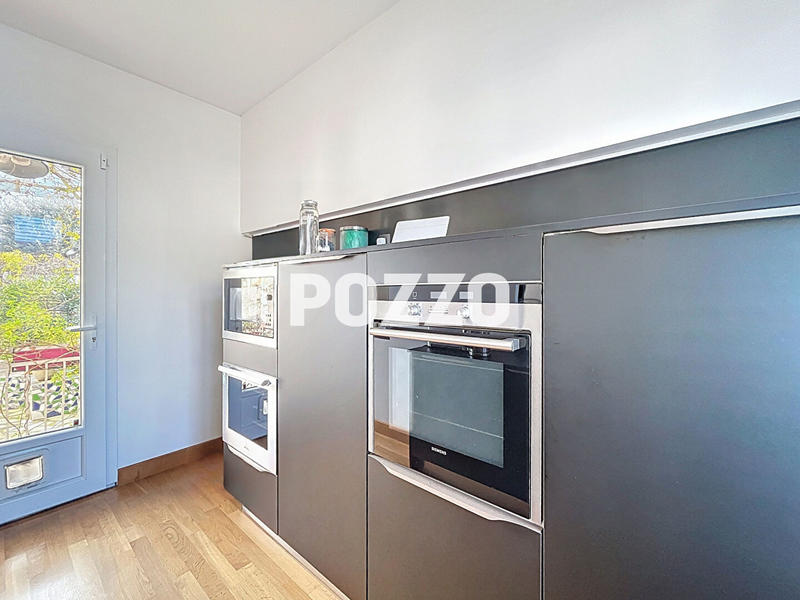 Maison - 335 m² - 9 pièces